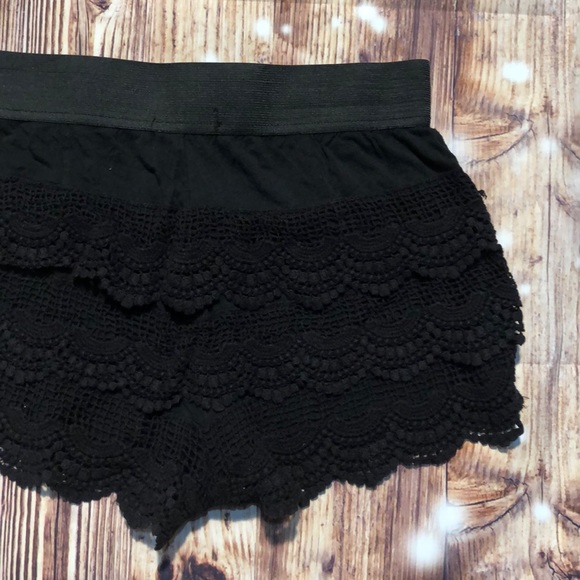 Umgee medium black crochet lace shorts - Picture 7 of 7